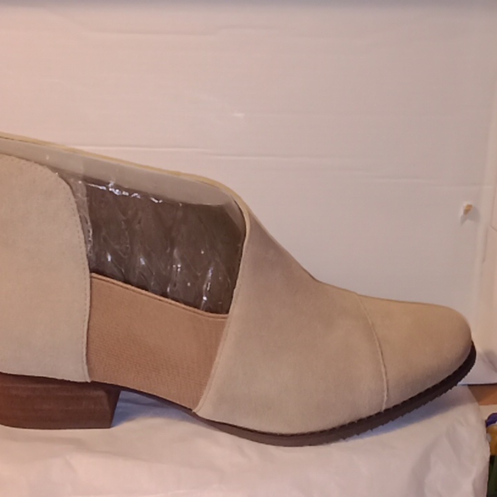 Blondo IZZYS Suede, Cut Out Heel Bootie NWOB
